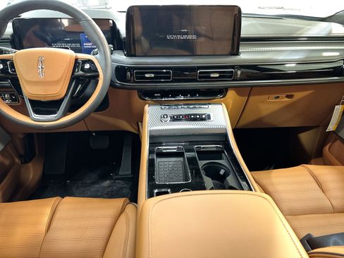 New 2025 Lincoln Aviator Black Label image 22
