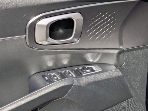 Used 2024 Kia Sorento S image 13