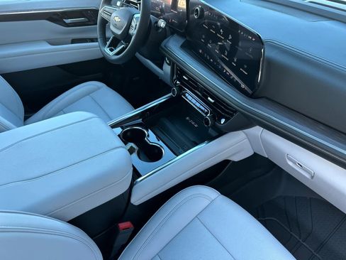 New 2026 Chevrolet Suburban Premier image 17