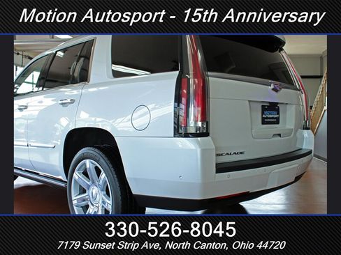 Used 2017 Cadillac Escalade Premium Luxury AWD/4WD image 8