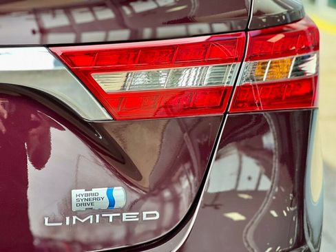 Used 2018 Toyota Avalon Limited w/ All Weather Liner Package image 9