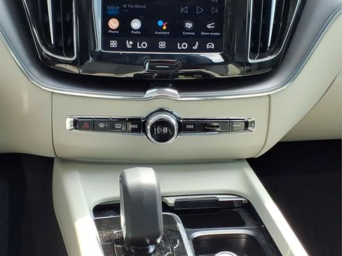 Used 2025 Volvo XC60 B5 Core w/ Protection Package Premier AWD/4WD image 13