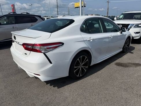 Used 2020 Toyota Camry SE FWD image 2