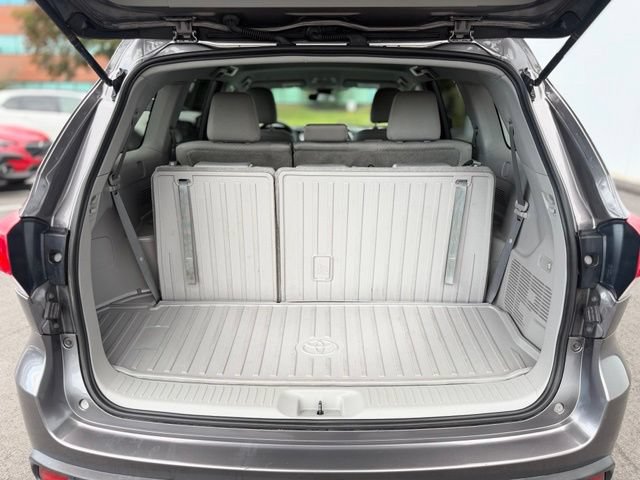 Used 2018 Toyota Highlander LE AWD/4WD image 22