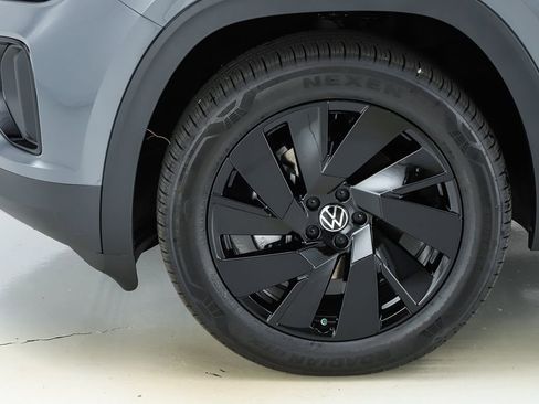 New 2026 Volkswagen Atlas Cross Sport SE image 5