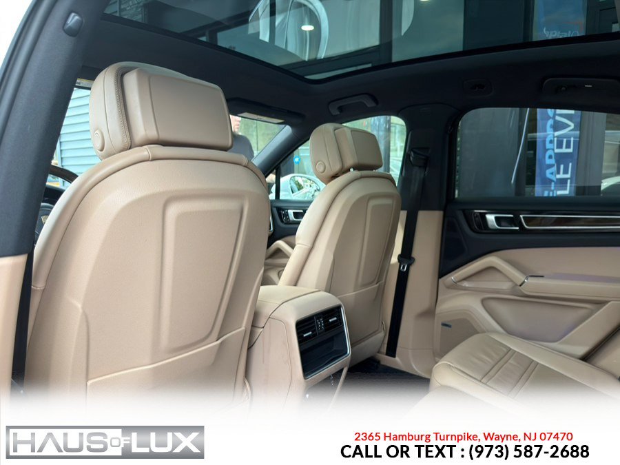 Used 2020 Porsche Cayenne AWD/4WD image 14