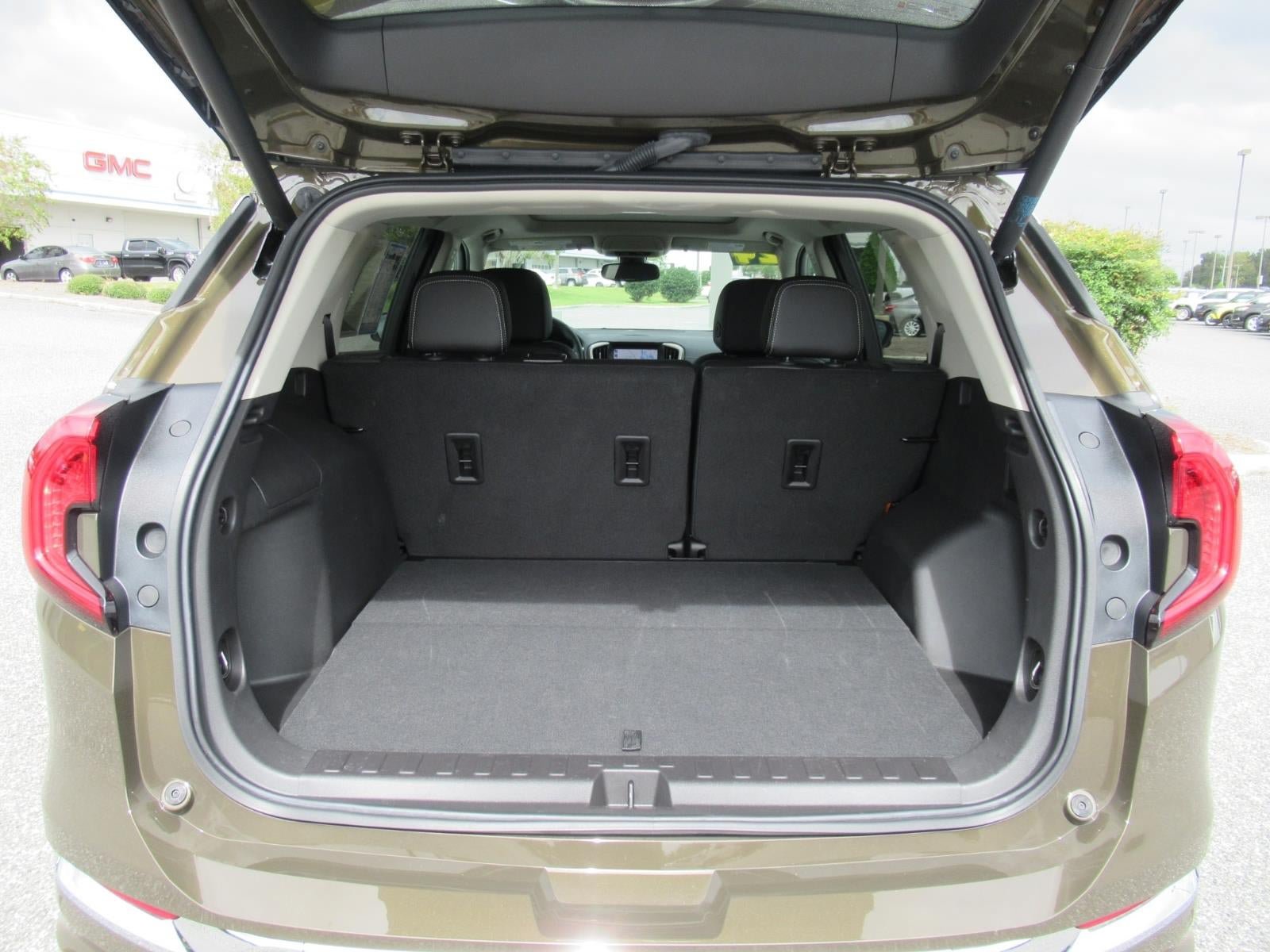 Used 2024 GMC Terrain Denali w/ Denali Premium Package AWD/4WD image 38