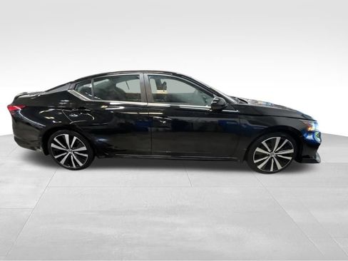 Used 2022 Nissan Altima 2.0 SR FWD image 6
