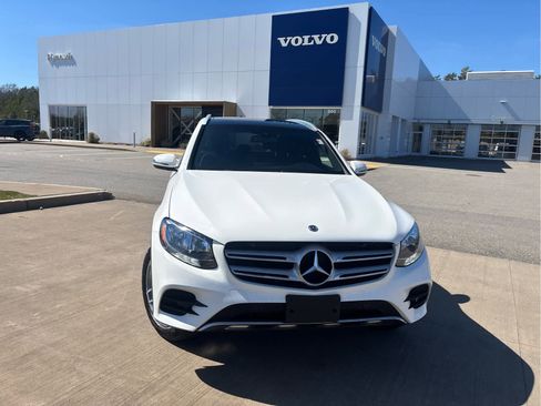 Used 2019 Mercedes-Benz GLC 300 4MATIC image 2