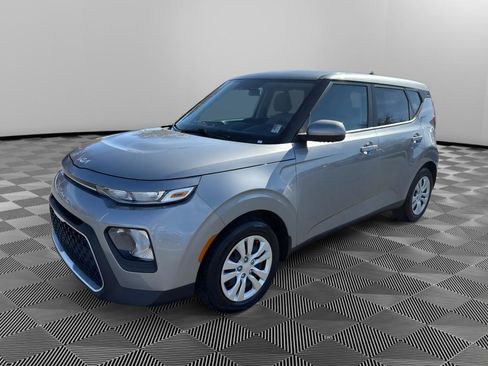Used 2022 Kia Soul LX image 3