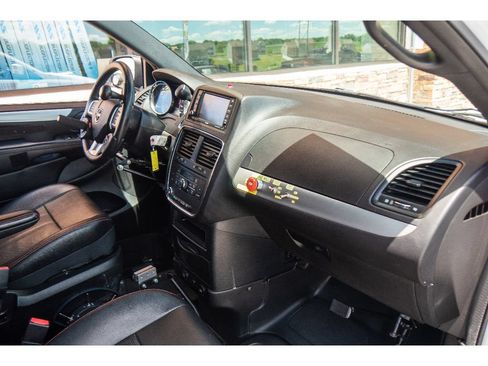 Used 2015 Dodge Grand Caravan R/T w/ Safety Sphere Group FWD image 14