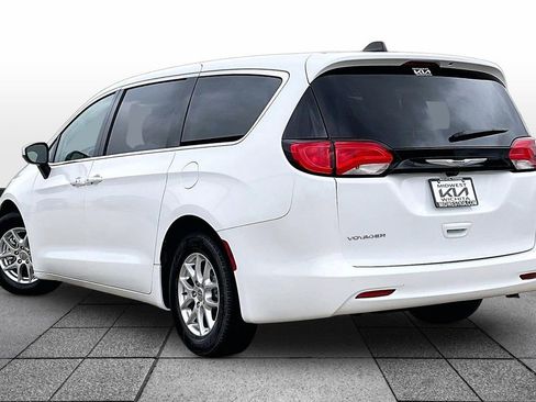 Used 2023 Chrysler Voyager LX FWD image 11