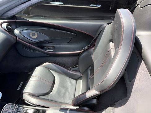 Used 2018 McLaren 570S Spider RWD image 11