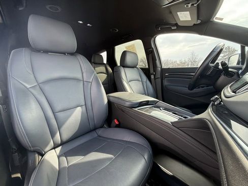 Used 2022 Buick Enclave Essence image 31