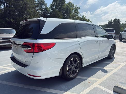 Used 2023 Honda Odyssey Elite image 3