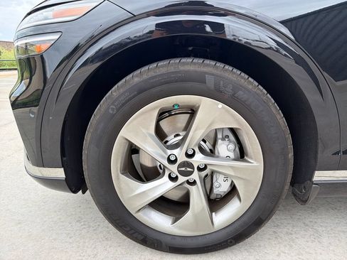 Certified 2026 Genesis GV70 2.5T Advanced AWD/4WD image 17