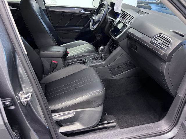 Used 2024 Volkswagen Tiguan SE FWD image 11