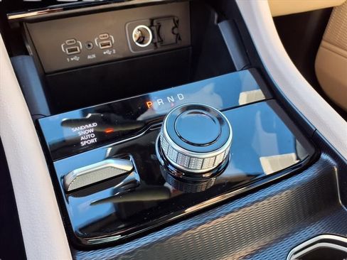 New 2025 Jeep Grand Cherokee L Limited image 9