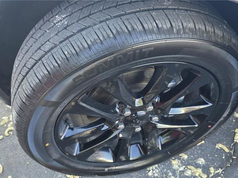Used 2018 Jeep Grand Cherokee Altitude AWD/4WD image 8