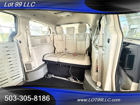 Used 2013 Chrysler Town & Country Limited w/ Luxury Group FWD image 6