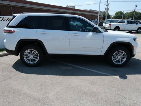 New 2025 Jeep Grand Cherokee Laredo w/ Luxury Tech Group I AWD/4WD image 2