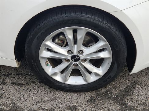 Used 2011 Kia Optima EX w/ Premium Pkg image 8