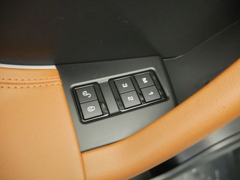 Used 2019 Jaguar F-PACE SVR image 21