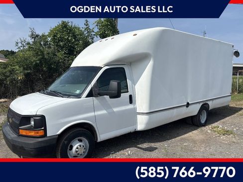 Used 2014 Chevrolet Express 3500 Extended RWD image 2