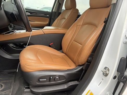 Used 2019 Buick Enclave Essence image 7