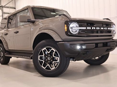 New 2026 Ford Bronco Outer Banks AWD/4WD image 35