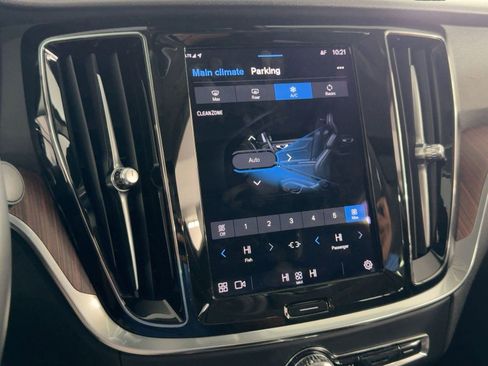 Used 2024 Volvo S60 B5 Plus image 24