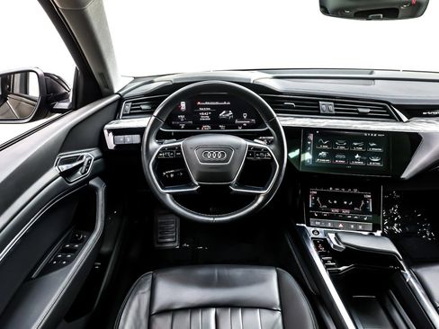 Used 2022 Audi e-tron Premium w/ Convenience Plus Package image 6