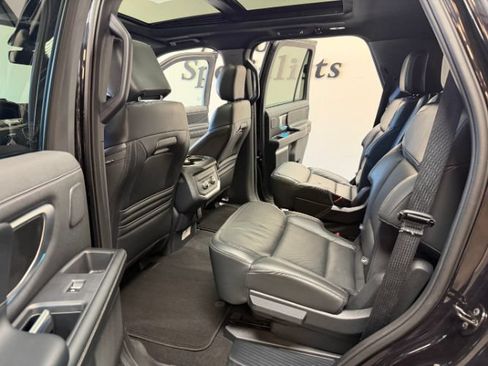 Used 2025 Ford Expedition Platinum w/ Stealth Performance Package AWD/4WD image 28