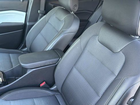 Used 2025 Chevrolet Trax LT w/ LT Convenience Package FWD image 28