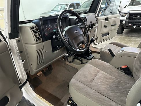 Used 2005 Jeep Wrangler Rubicon AWD/4WD image 27