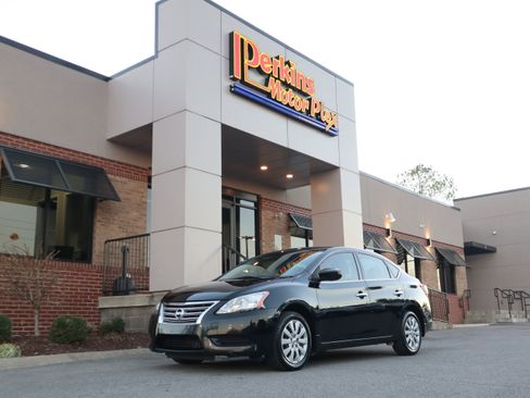 Used 2015 Nissan Sentra S image 28