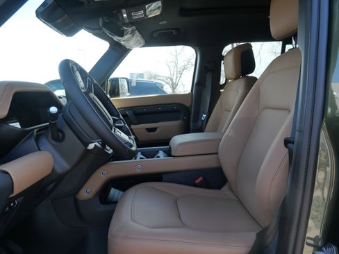 New 2026 Land Rover Defender 130 X-Dynamic SE AWD/4WD image 3