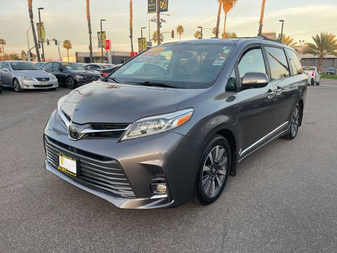 Used 2019 Toyota Sienna image 7