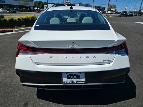 New 2026 Hyundai Elantra Limited FWD image 4