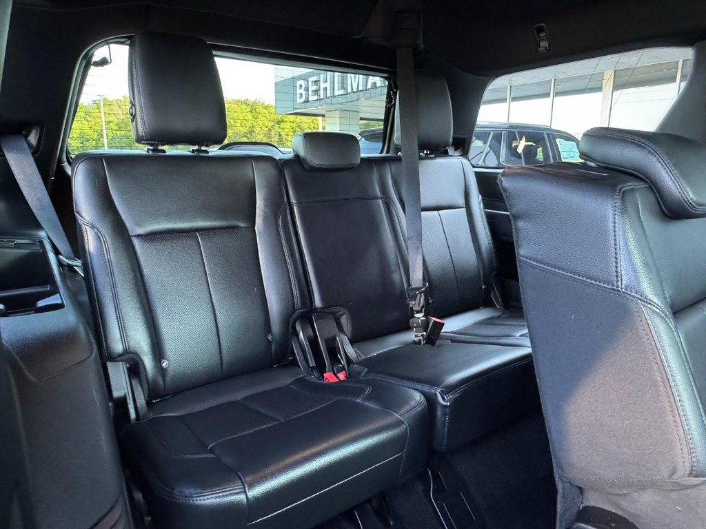 Used 2019 Ford Expedition XLT w/ Equipment Group 202A AWD/4WD image 14