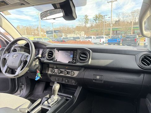 Used 2020 Toyota Tacoma SR image 16