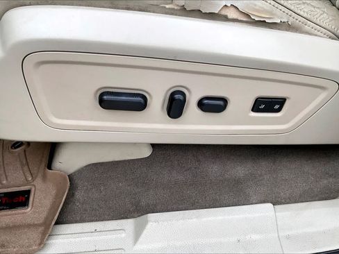 Used 2010 Lincoln Navigator 4WD image 29