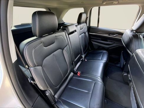 Used 2023 Jeep Grand Cherokee Limited image 27