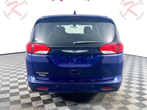 Used 2020 Chrysler Voyager LX image 6