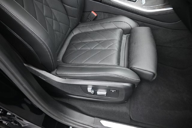 Used 2023 BMW X5 xDrive40i w/ Premium Package AWD/4WD image 32