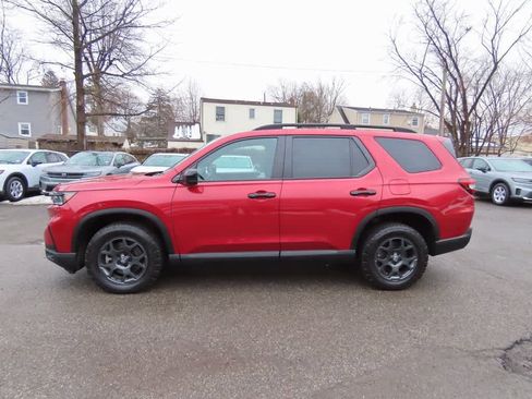 Certified 2023 Honda Pilot TrailSport image 3