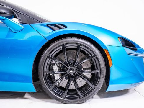 Used 2024 McLaren Artura RWD image 15