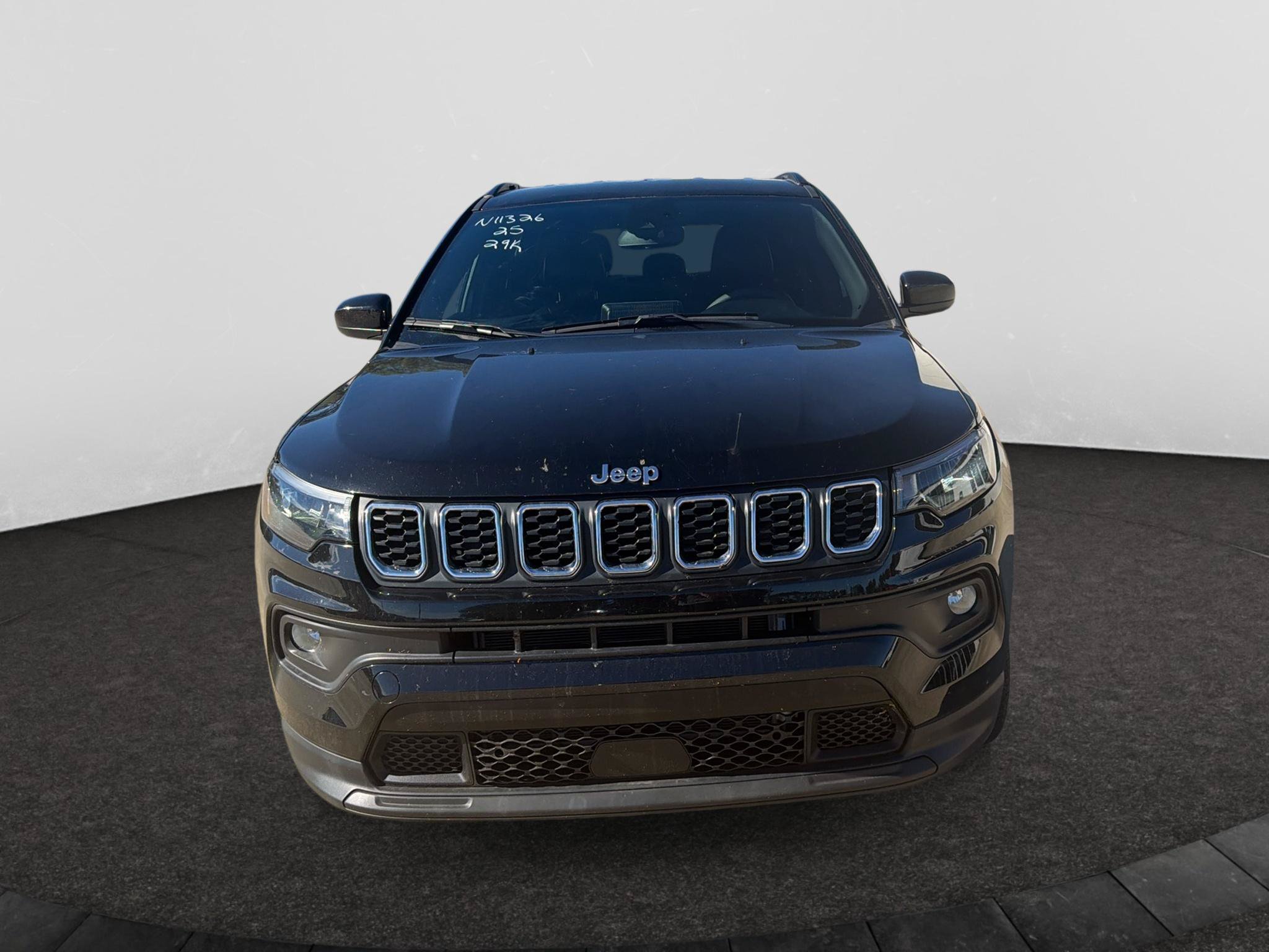 Used 2025 Jeep Compass Latitude AWD/4WD image 1