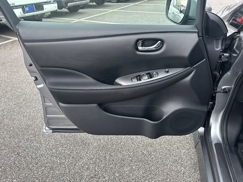 Used 2022 Nissan Leaf S image 10