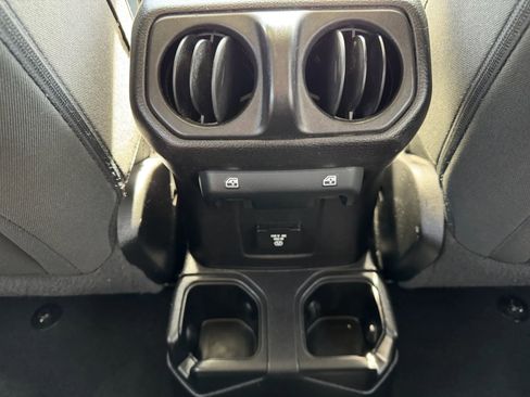 Used 2021 Jeep Wrangler Unlimited Sahara AWD/4WD image 18